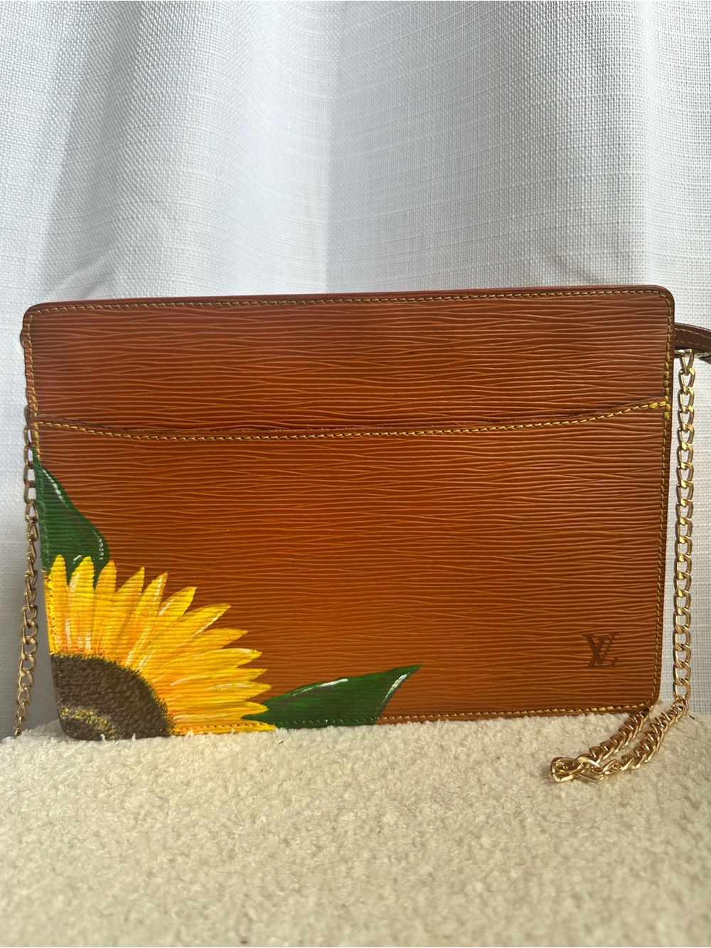 Authentic Hand-Painted Sunflower Louis Vuitton Epi Pochette Homme 🌻 - Picture 2 of 16